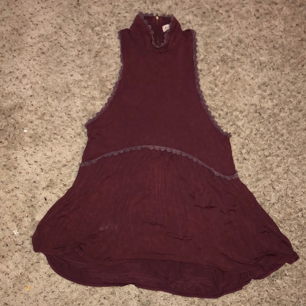 Maroon tank